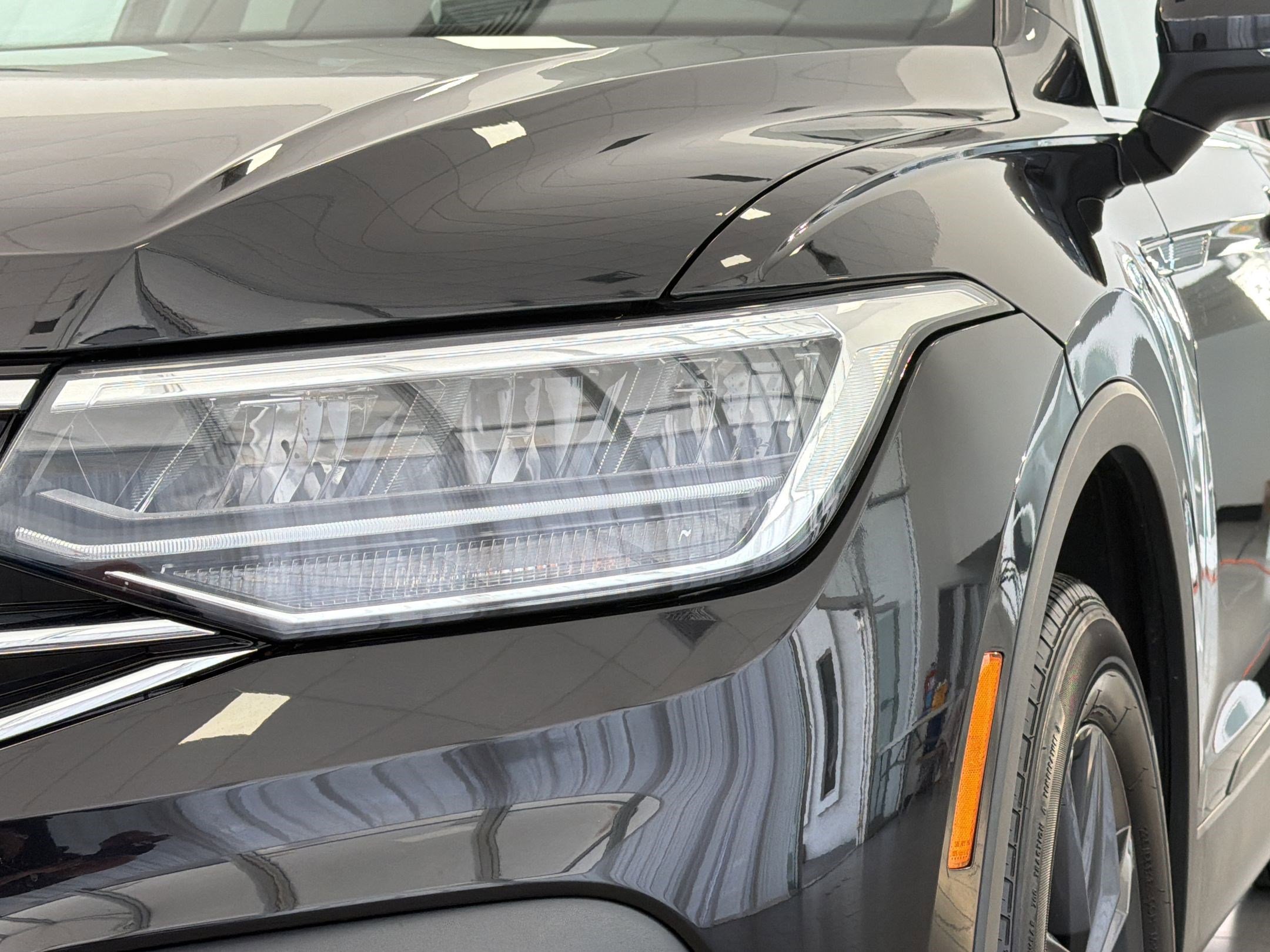 Certified 2024 Volkswagen Tiguan SE image 11