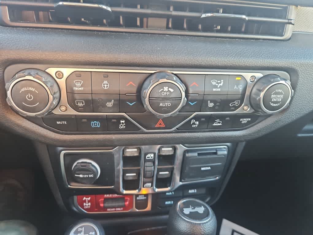 Used 2024 Jeep Wrangler Unlimited AWD/4WD image 17