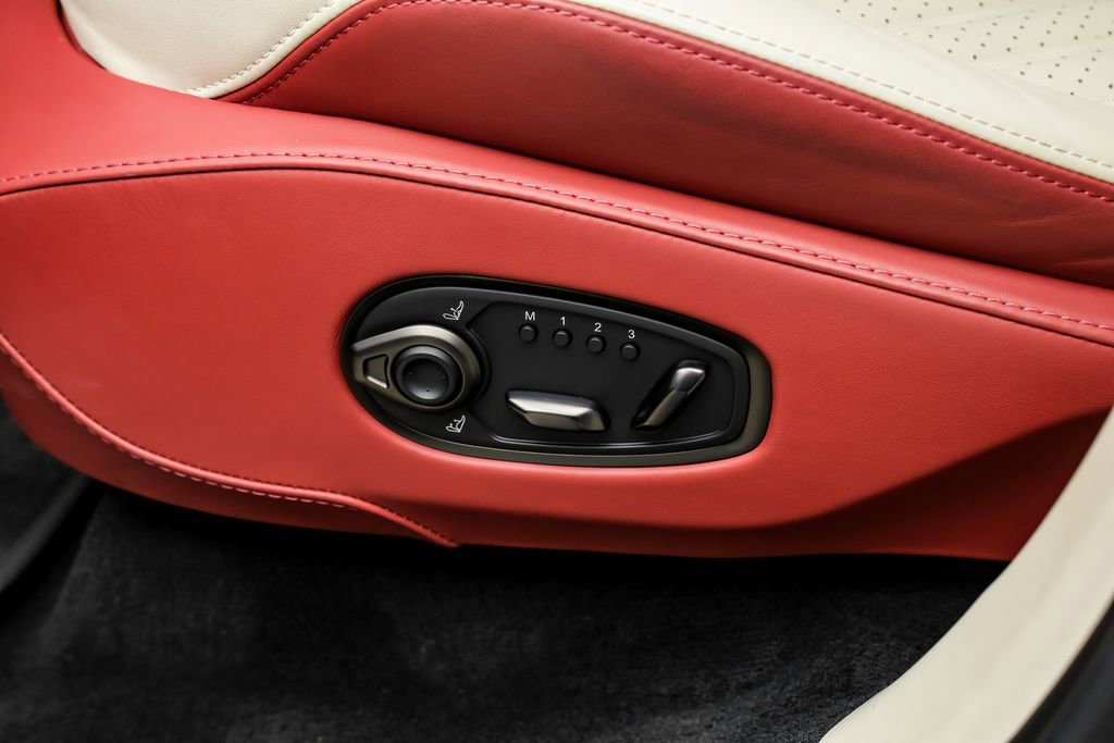 Used 2022 Aston Martin DBX AWD/4WD image 36