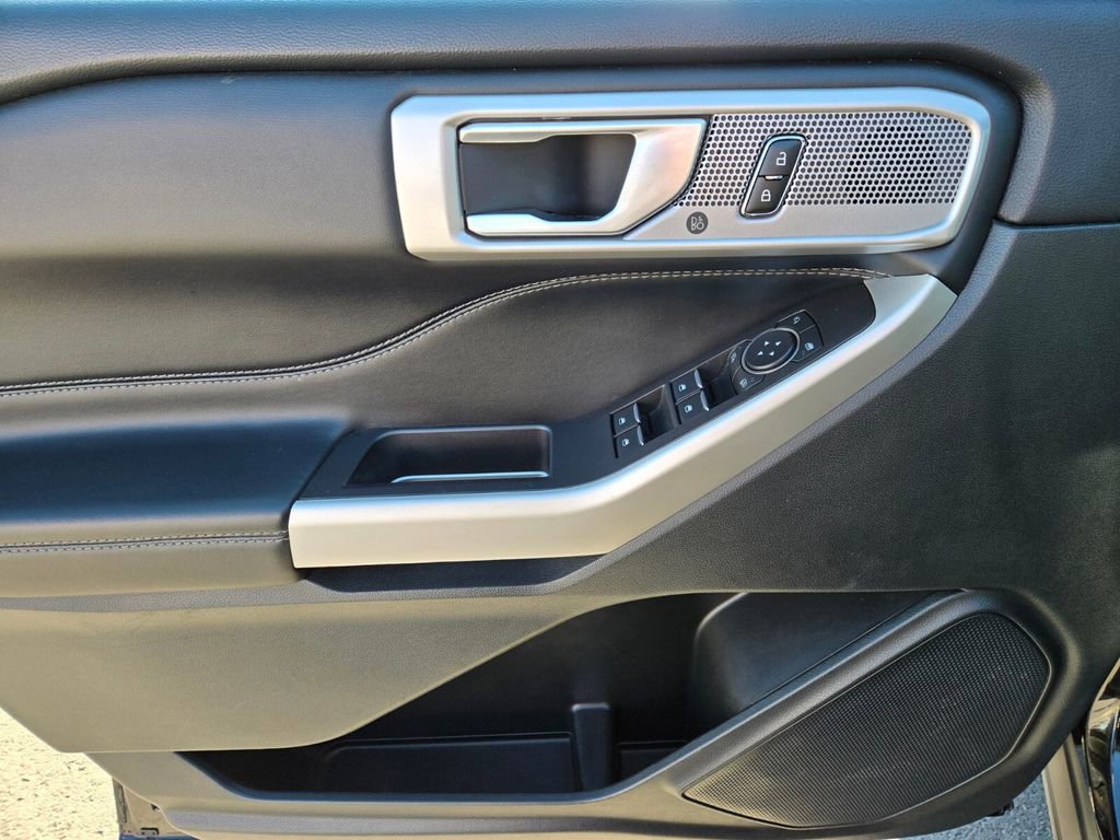 Used 2023 Ford Explorer Limited image 24