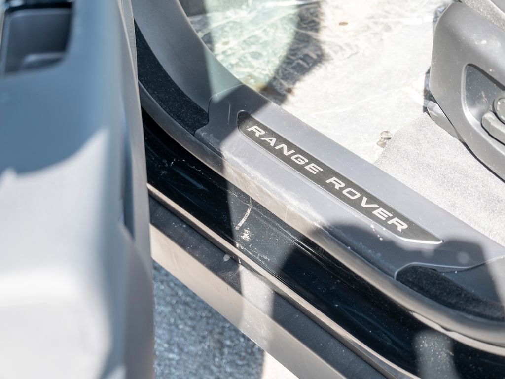 New 2025 Land Rover Range Rover Velar Dynamic SE image 16