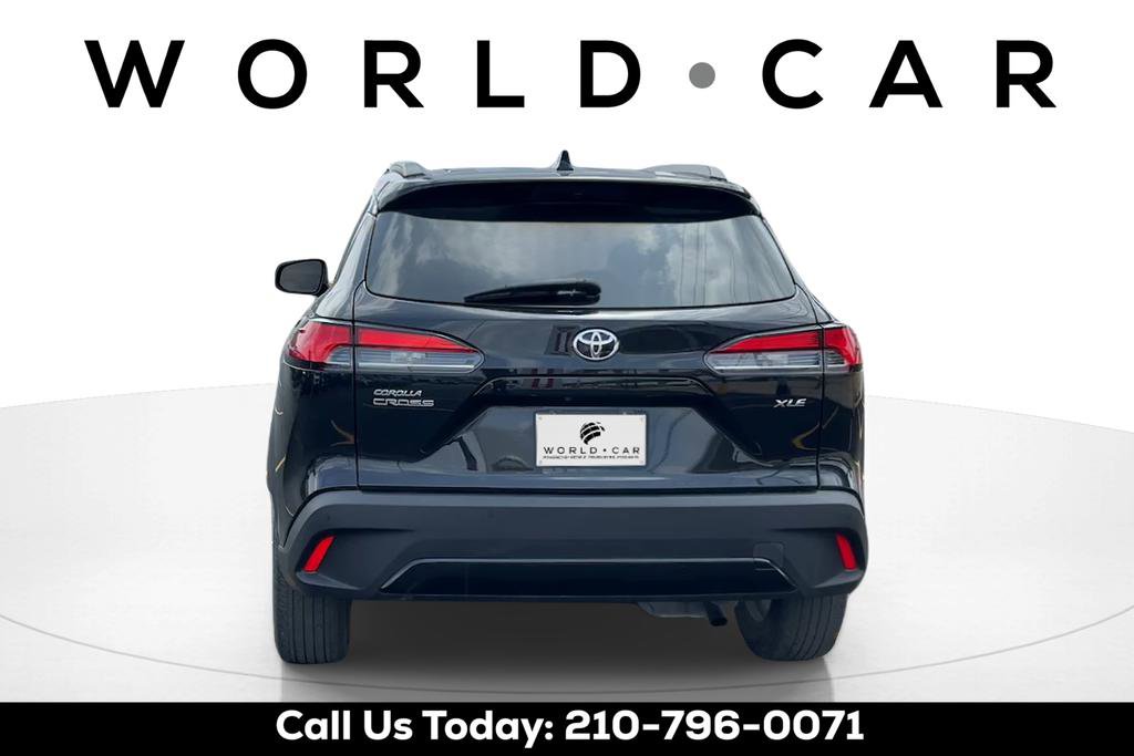 Used 2023 Toyota Corolla Cross XLE w/ Convenience Package FWD image 4