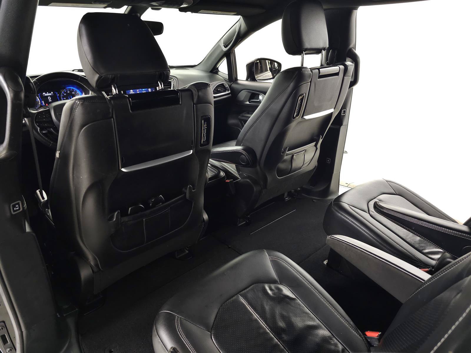 Used 2020 Chrysler Pacifica Touring-L w/ Premium Audio Group AWD/4WD image 27