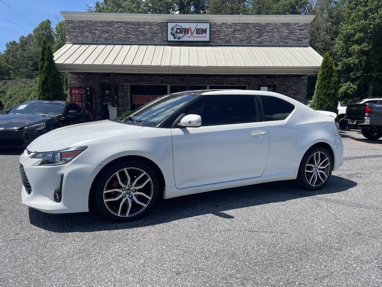 Used 2015 Scion tC FWD image 1