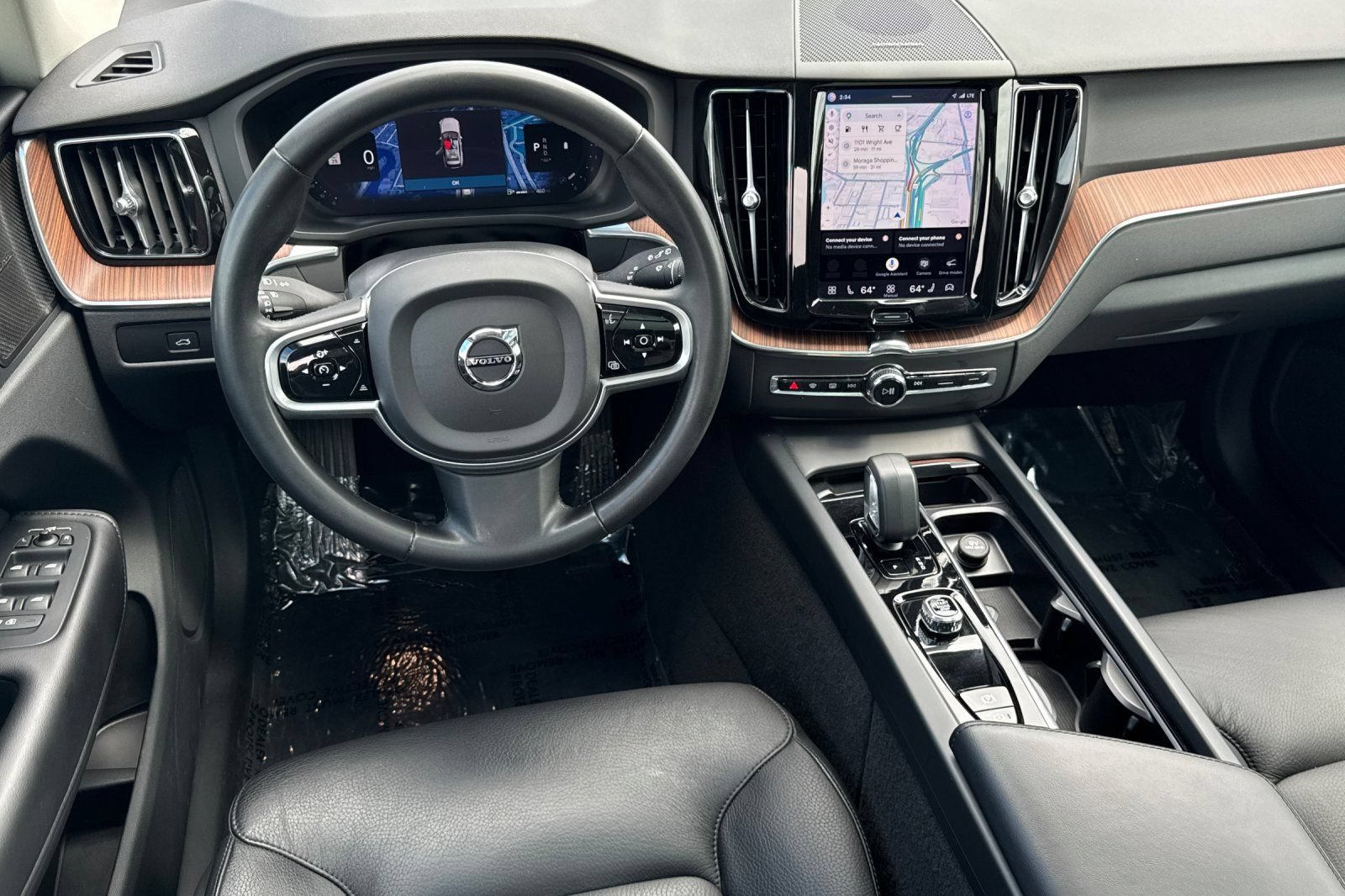 Used 2023 Volvo XC60 B5 Plus w/ Protection Package Premier AWD/4WD image 17