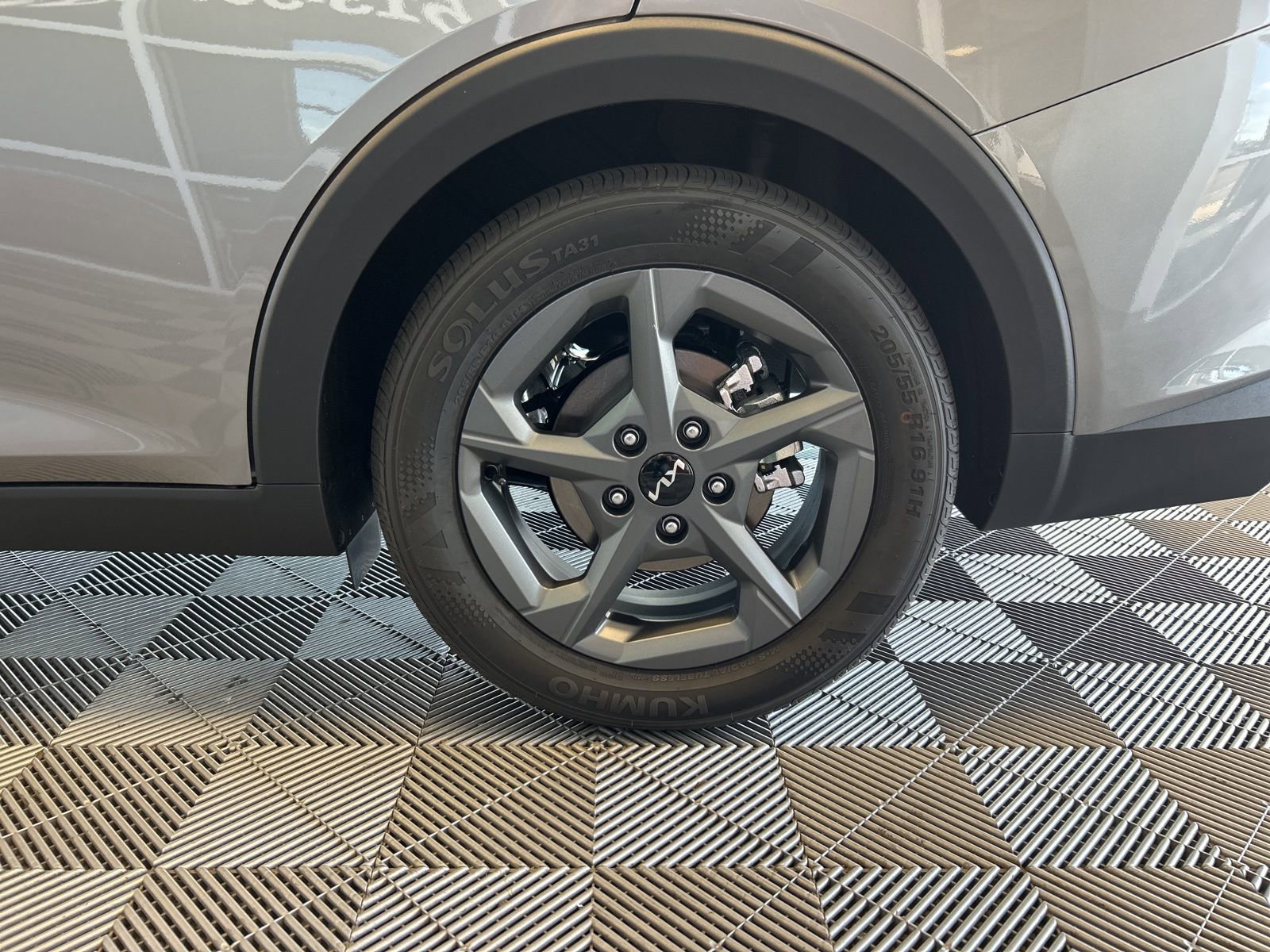 New 2025 Kia K4 LXS image 7