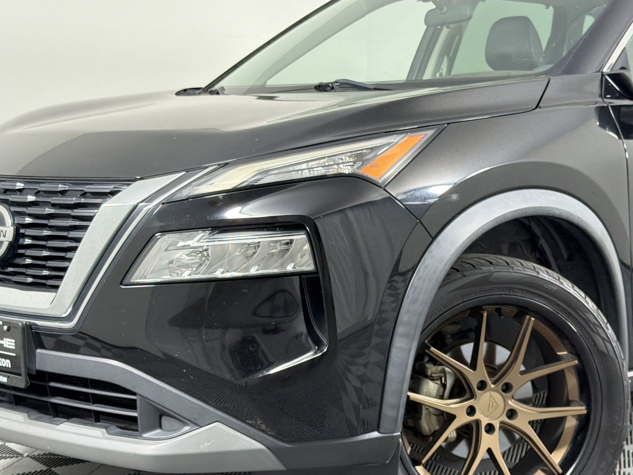 Used 2021 Nissan Rogue SV w/ Premium Package image 6