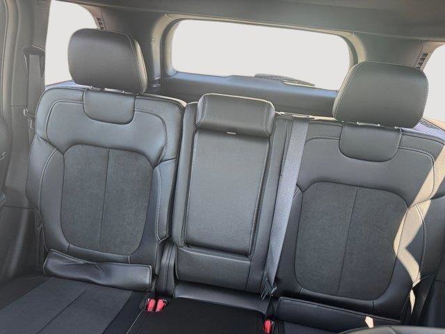 New 2025 Jeep Grand Cherokee Altitude image 13