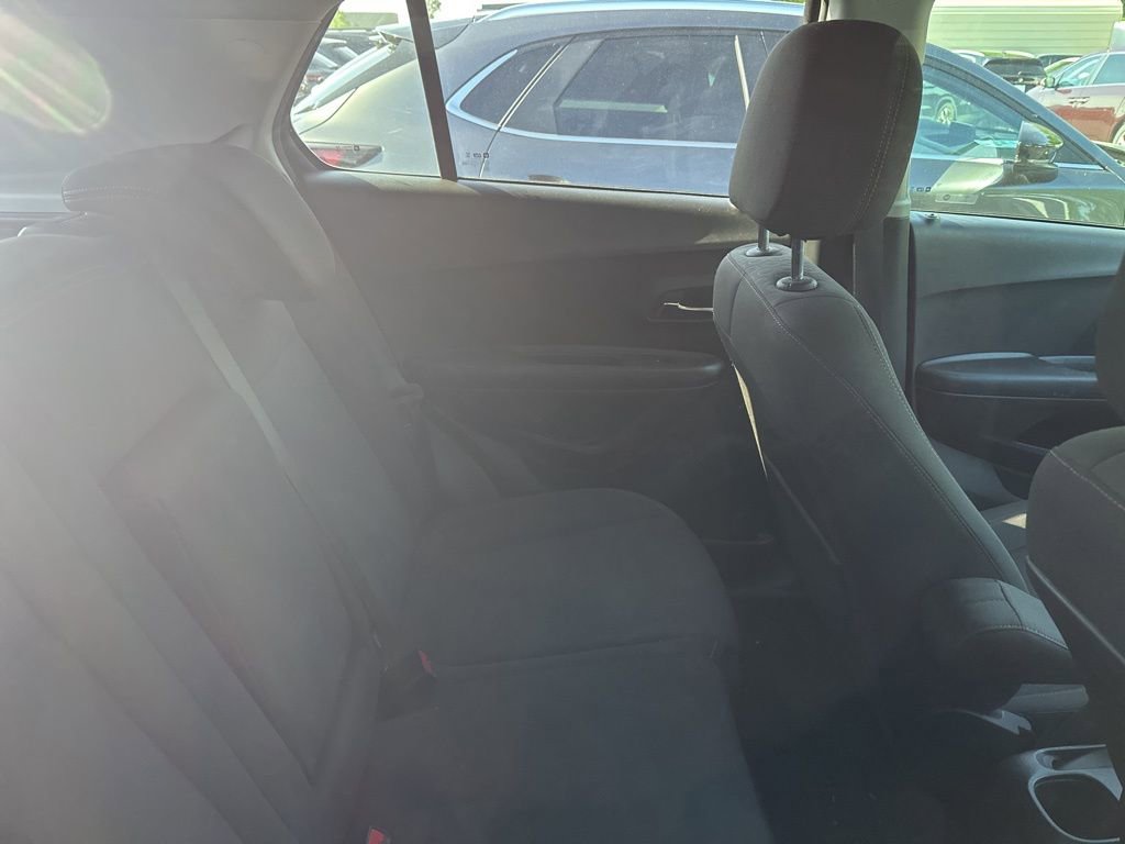 Used 2021 Chevrolet Trax LS w/ Tint and Cruise Package FWD image 12