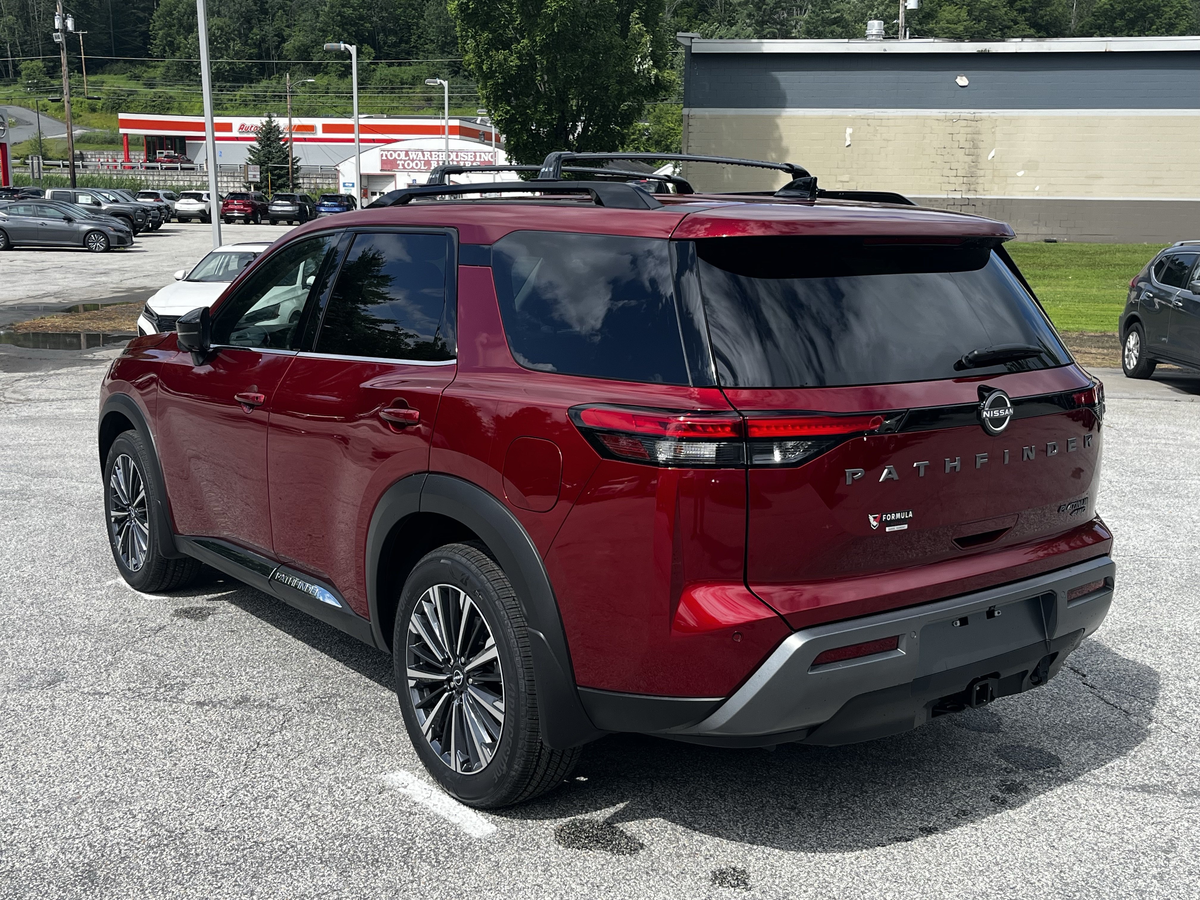 New 2026 Nissan Pathfinder Platinum w/ Accent Package AWD/4WD image 5