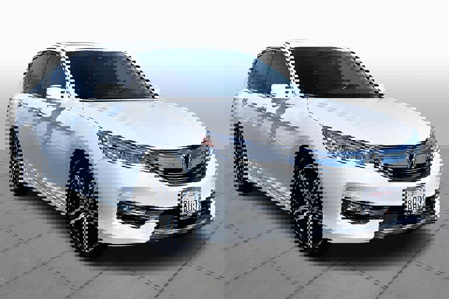 Used 2017 Honda Accord Touring image 2