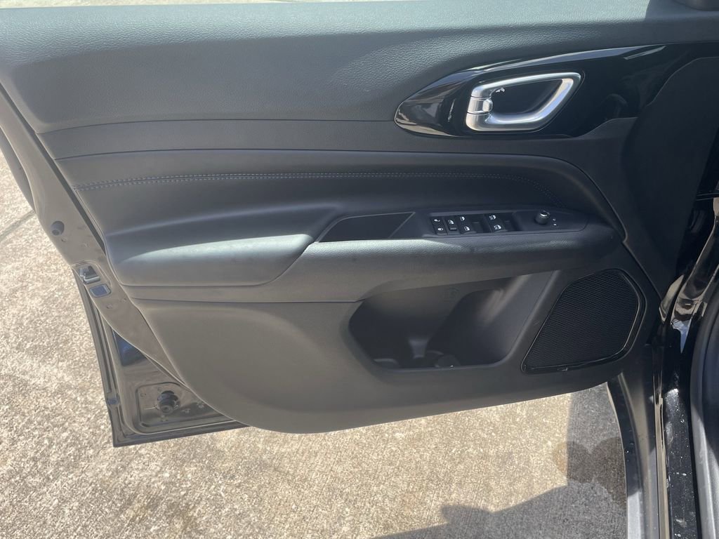 New 2025 Jeep Compass Latitude w/ Altitude Special Edition AWD/4WD image 11