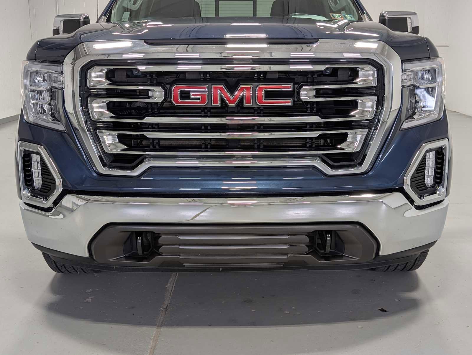 Certified 2022 GMC Sierra 1500 SLT w/ SLT Premium Package AWD/4WD image 2