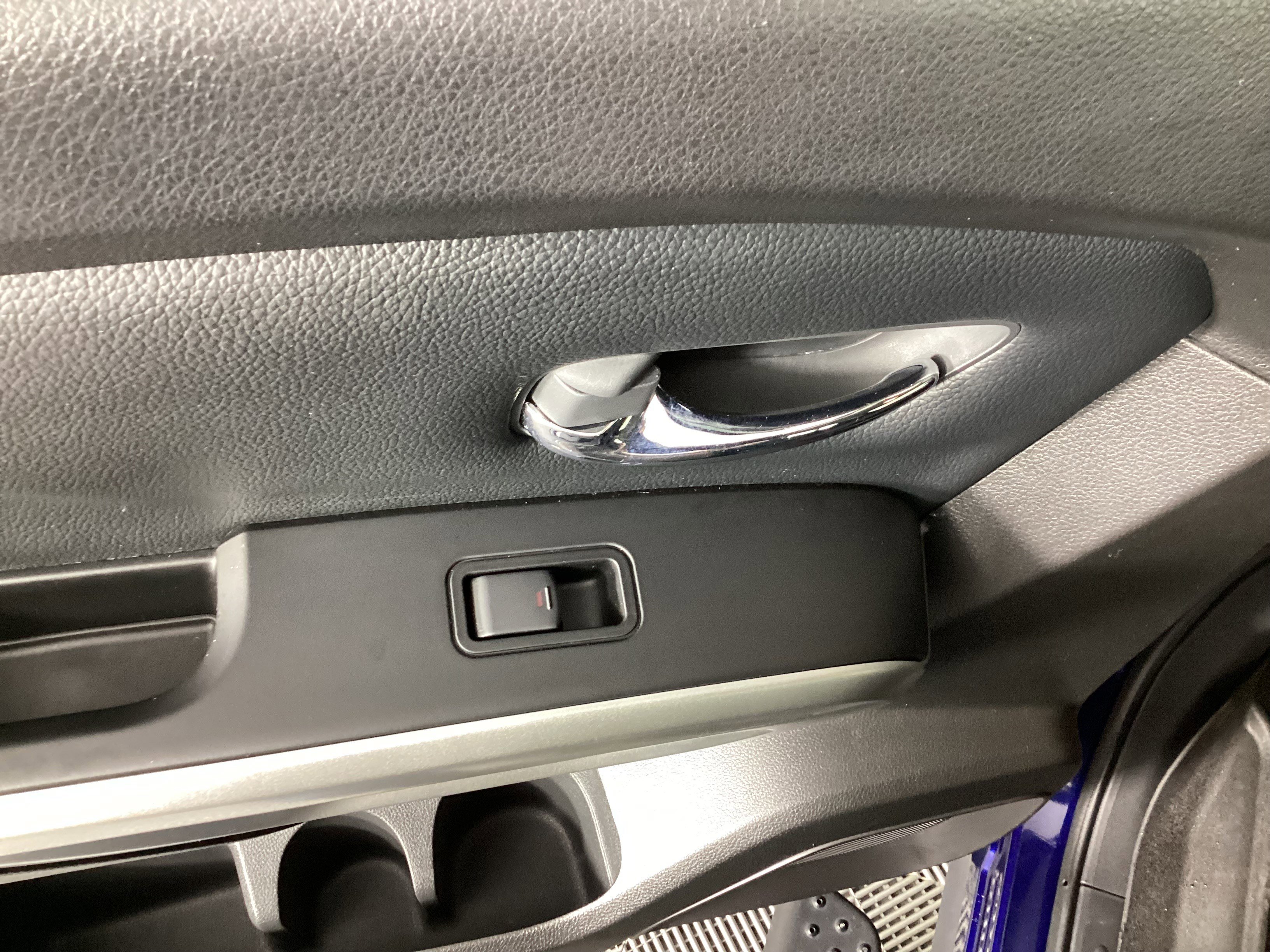 Used 2024 Nissan Titan SV w/ SV Convenience Package image 29