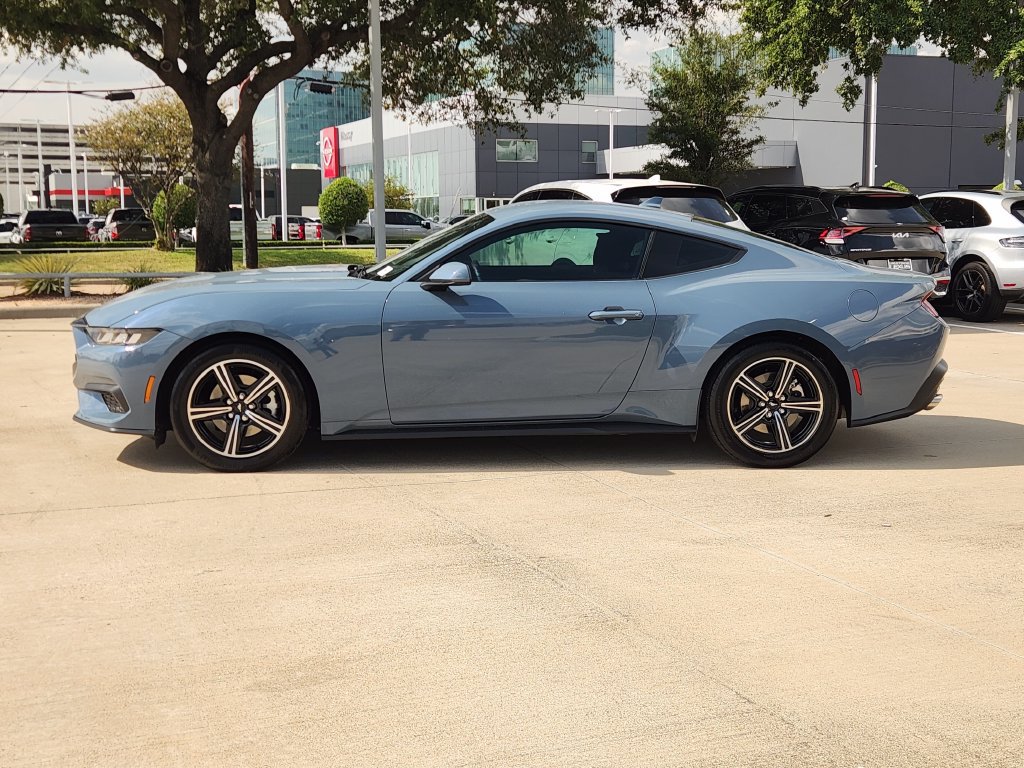 Used 2024 Ford Mustang Coupe RWD image 4