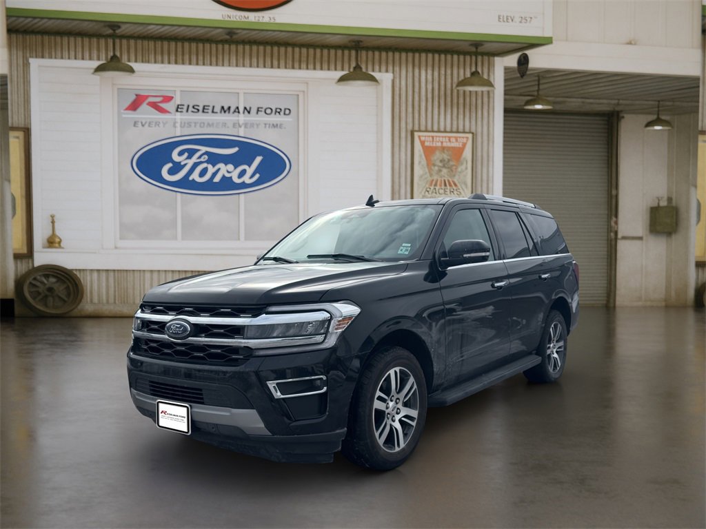 Used 2024 Ford Expedition Limited image 2