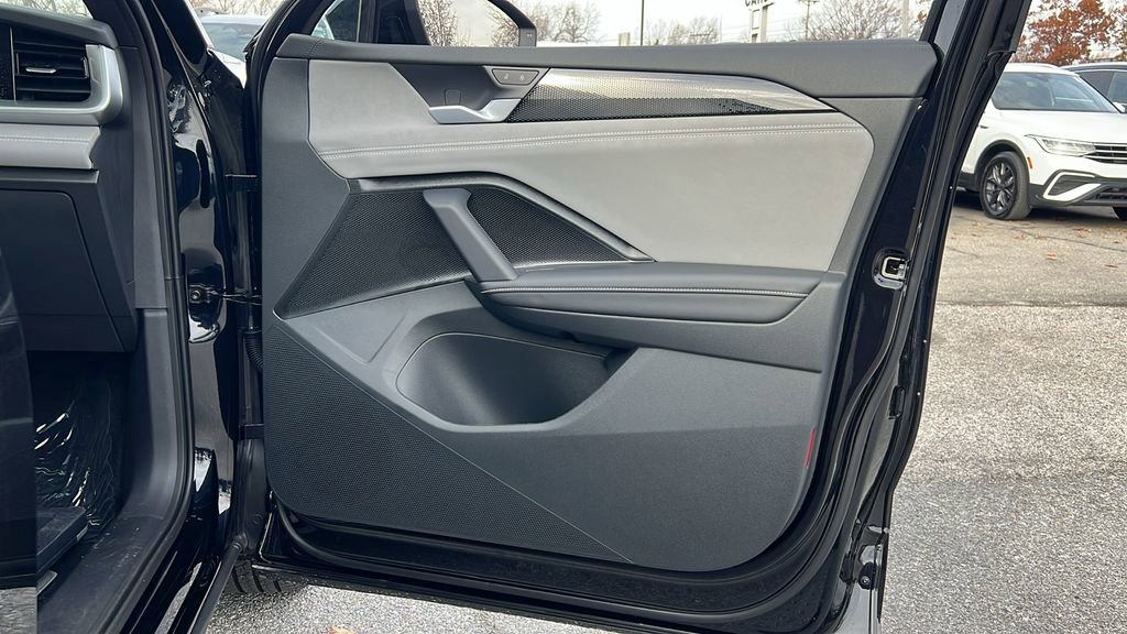 New 2026 Volkswagen Tiguan SE R-Line image 9