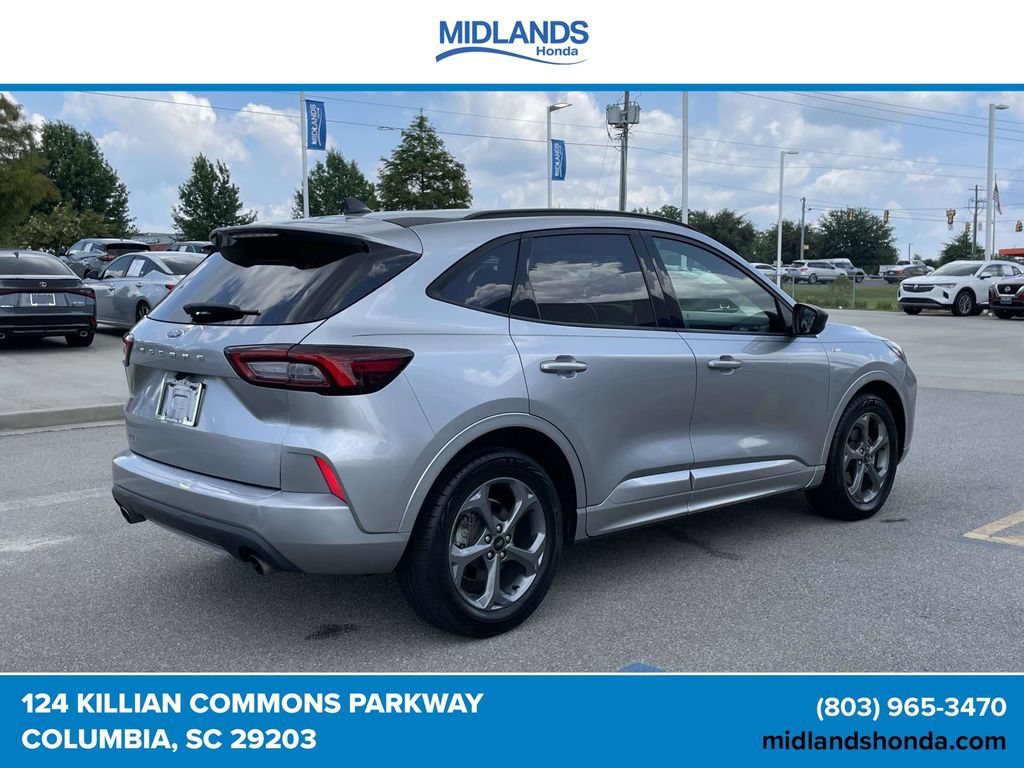 Used 2023 Ford Escape ST-Line w/ Cold Weather Package FWD image 7