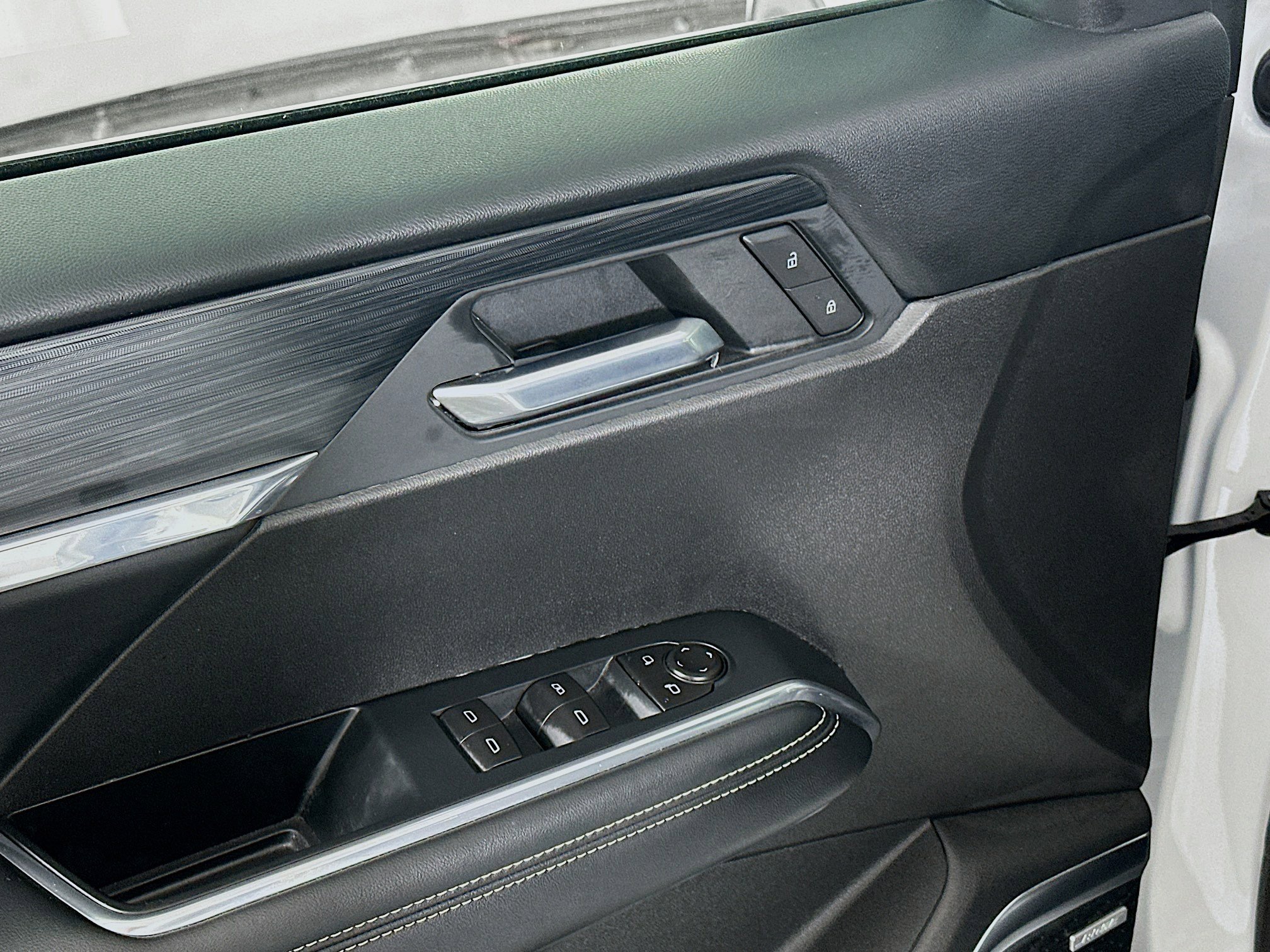 Used 2025 GMC Acadia Elevation image 15