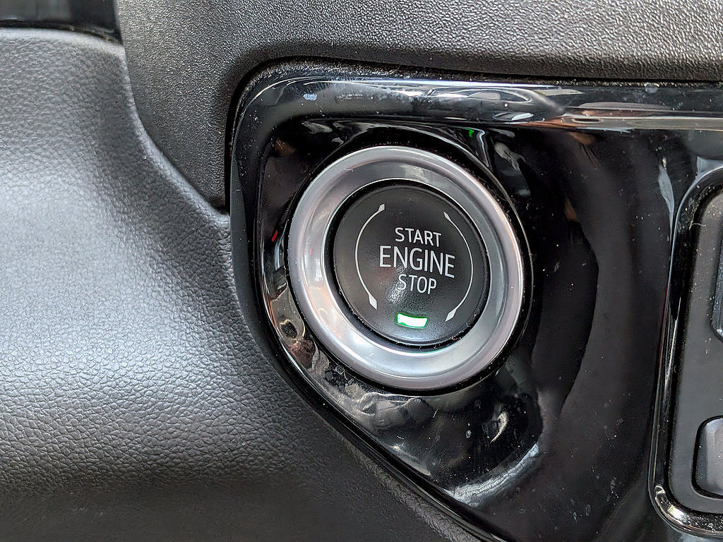 Certified 2025 Chevrolet Silverado 1500 High Country AWD/4WD image 35