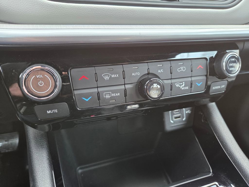 Used 2024 Jeep Compass Limited image 15