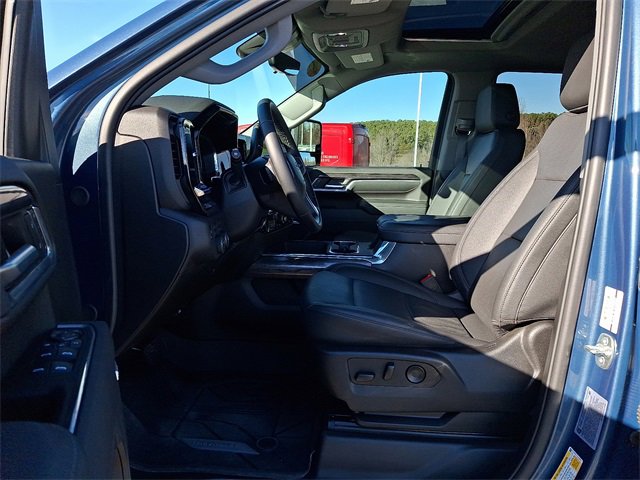 Used 2025 Chevrolet Silverado 2500 LTZ w/ LTZ Plus Package image 13