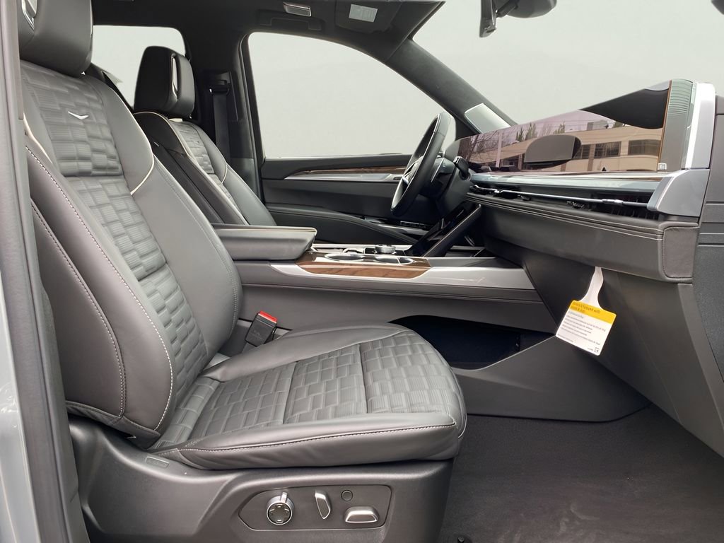 Used 2025 Cadillac Escalade Sport Platinum w/ LPO, ONYX Package image 21
