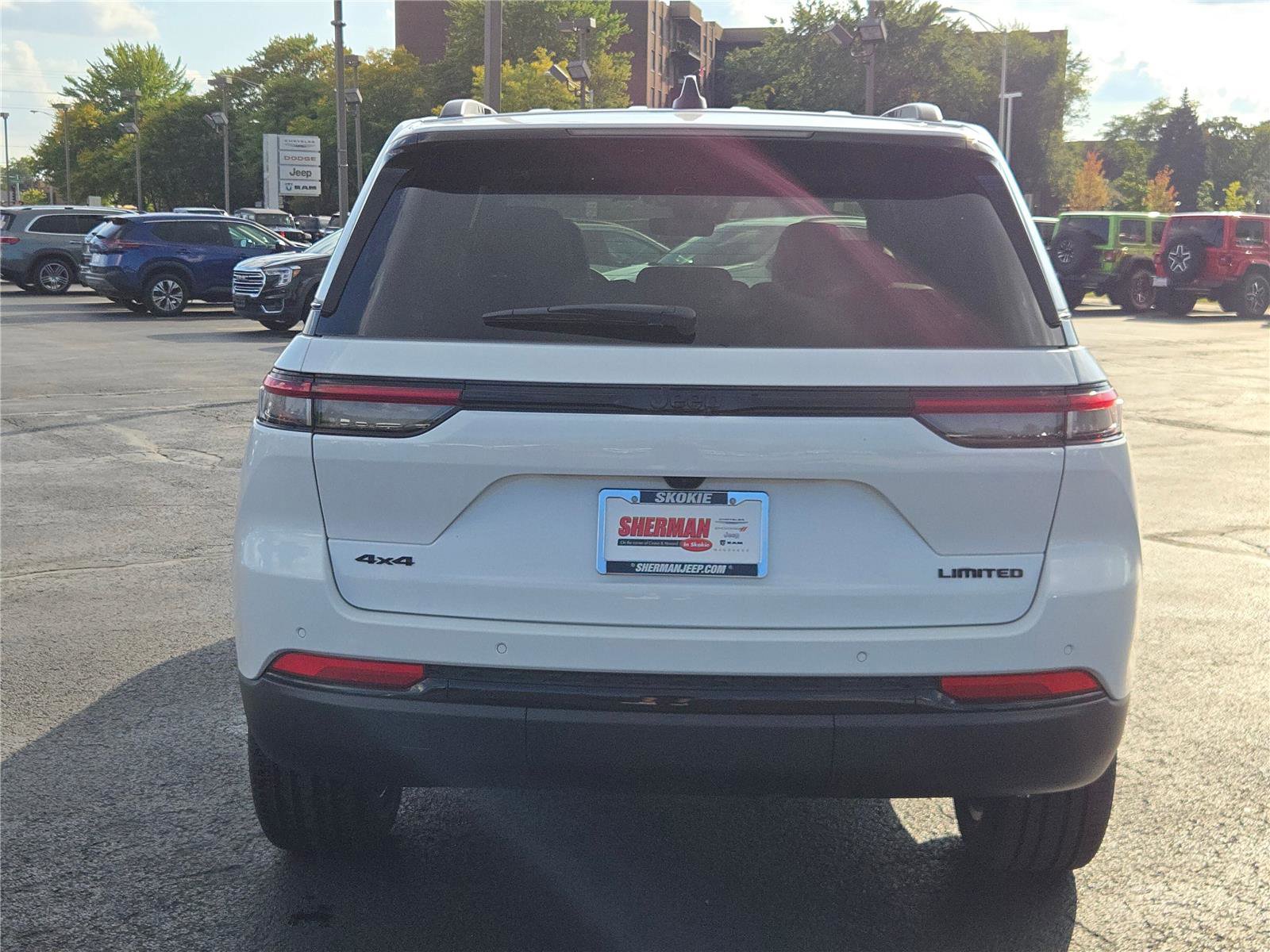 New 2025 Jeep Grand Cherokee Limited w/ Black Appearance Package image 13