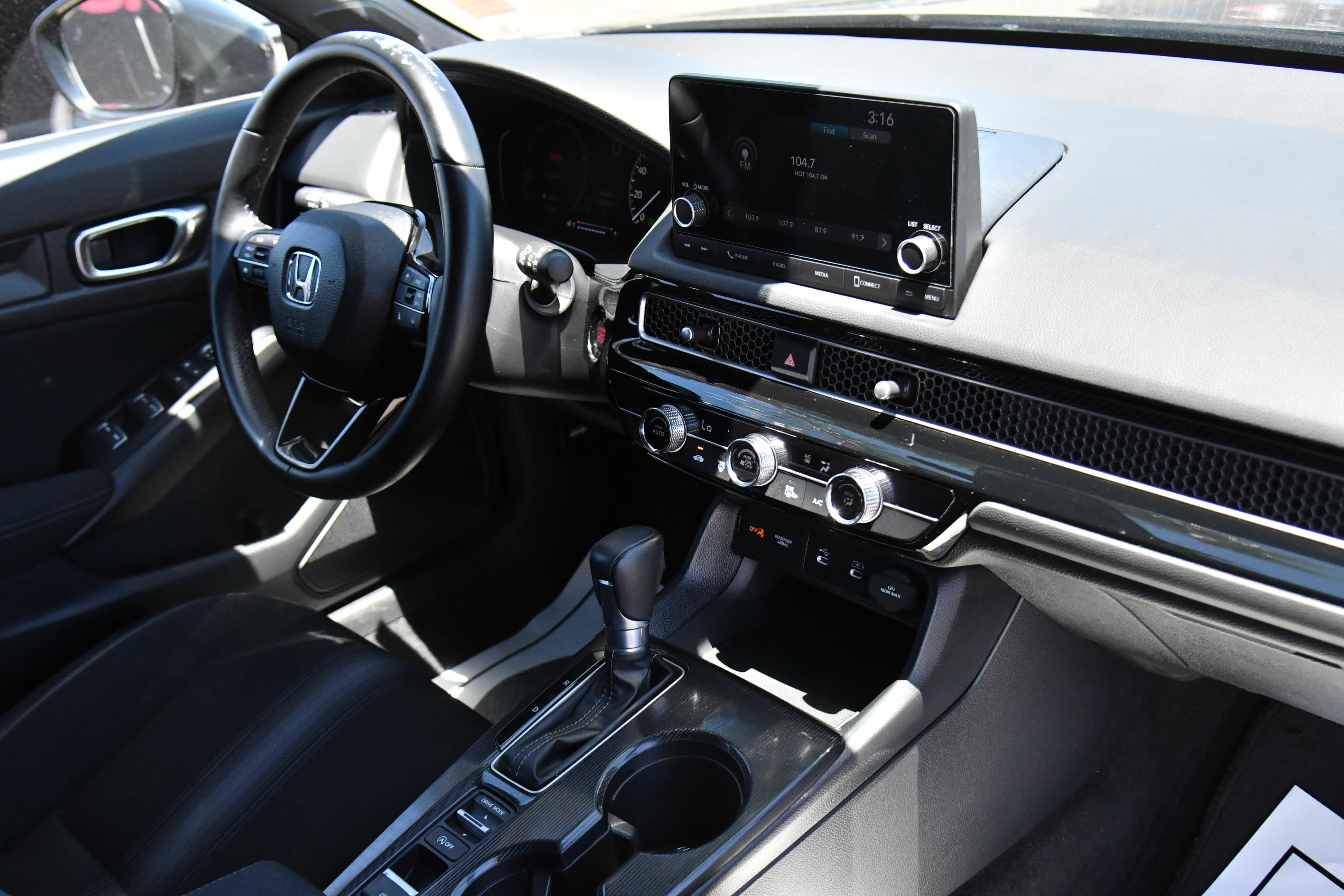 Used 2025 Honda Civic Sport image 40