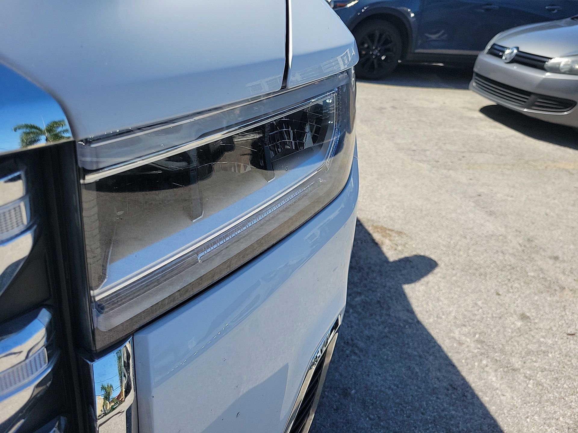 Used 2023 GMC Acadia SLE image 7