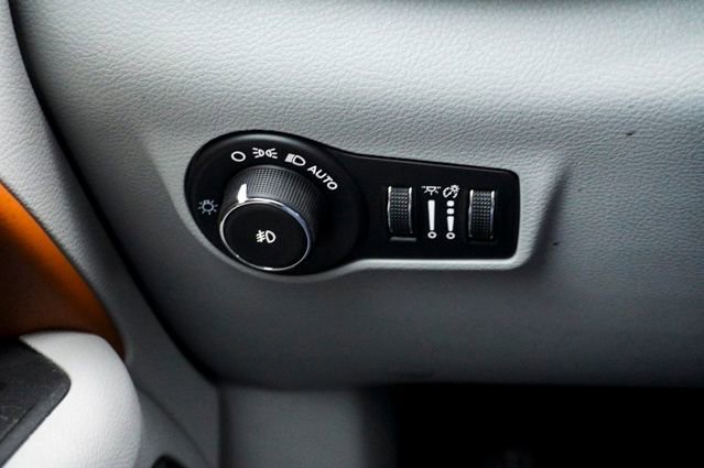 Used 2023 Jeep Compass Limited image 24