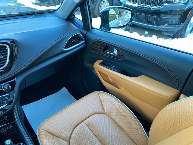 Used 2023 Chrysler Pacifica Pinnacle image 37
