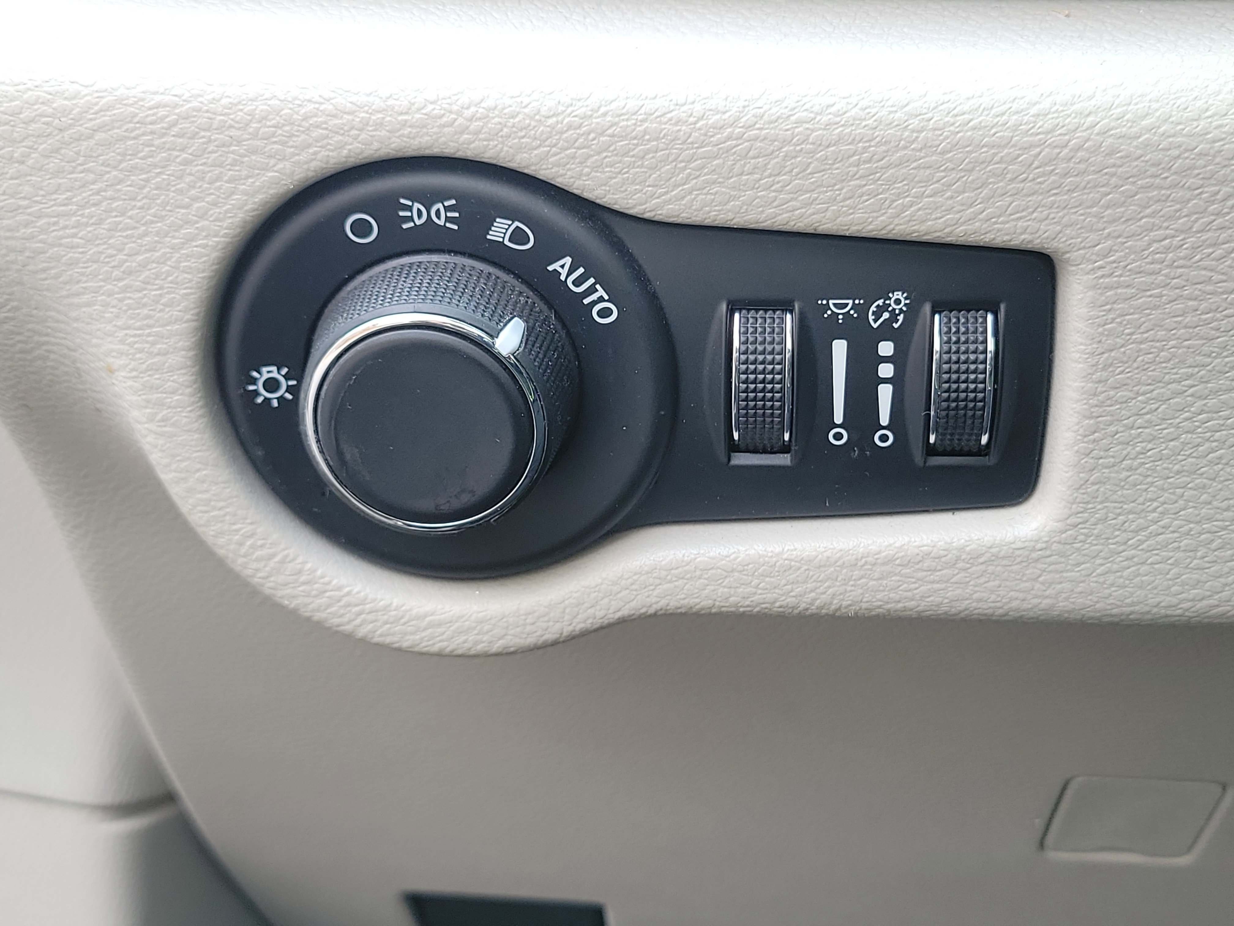 Used 2017 Chrysler Pacifica Touring image 19