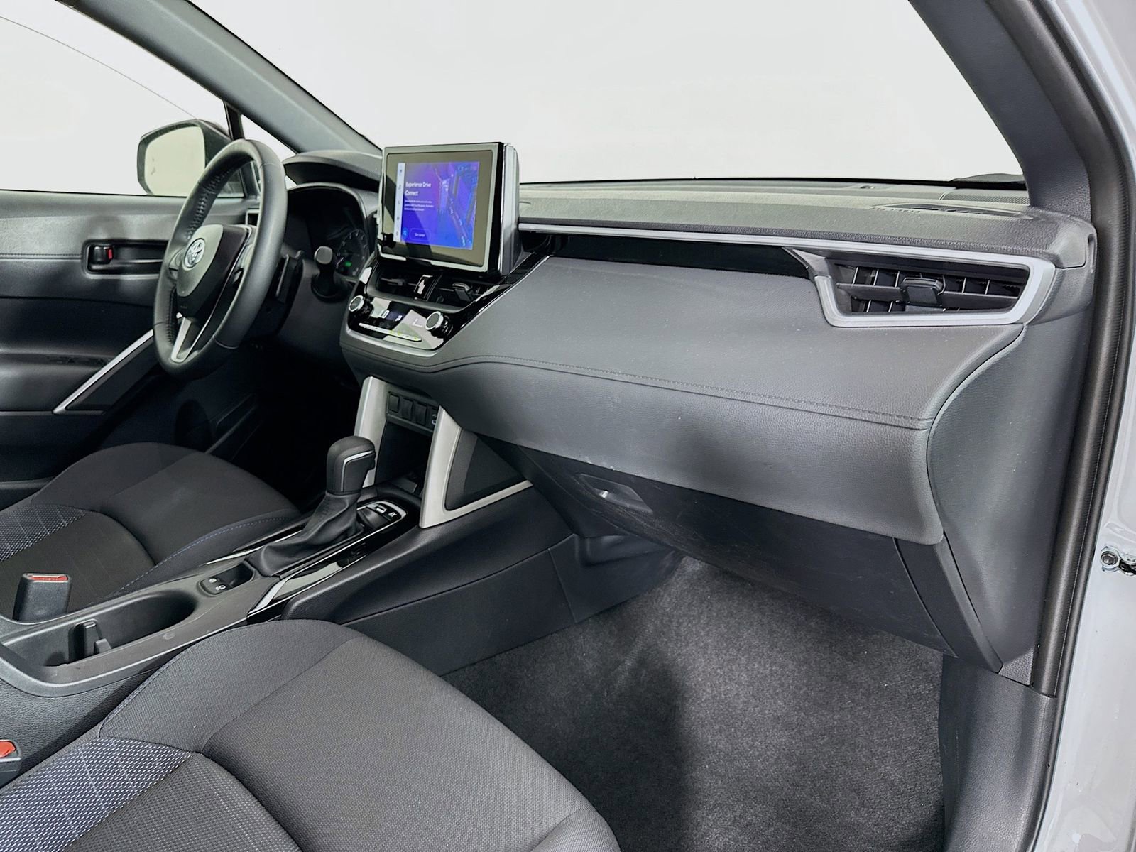 Used 2025 Toyota Corolla Cross AWD Hybrid image 28