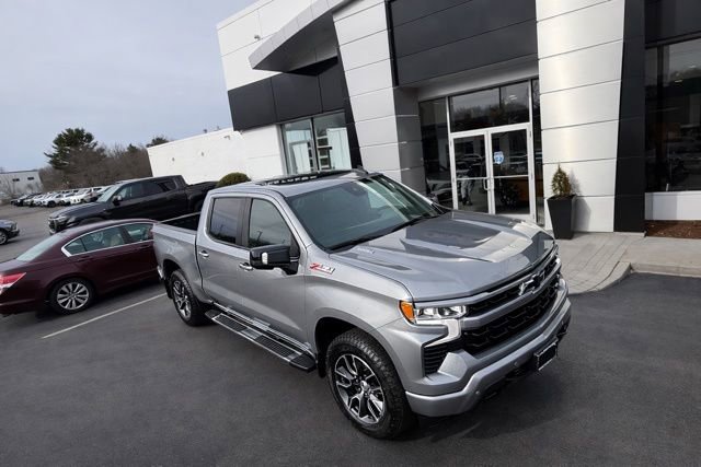 Used 2024 Chevrolet Silverado 1500 RST image 2