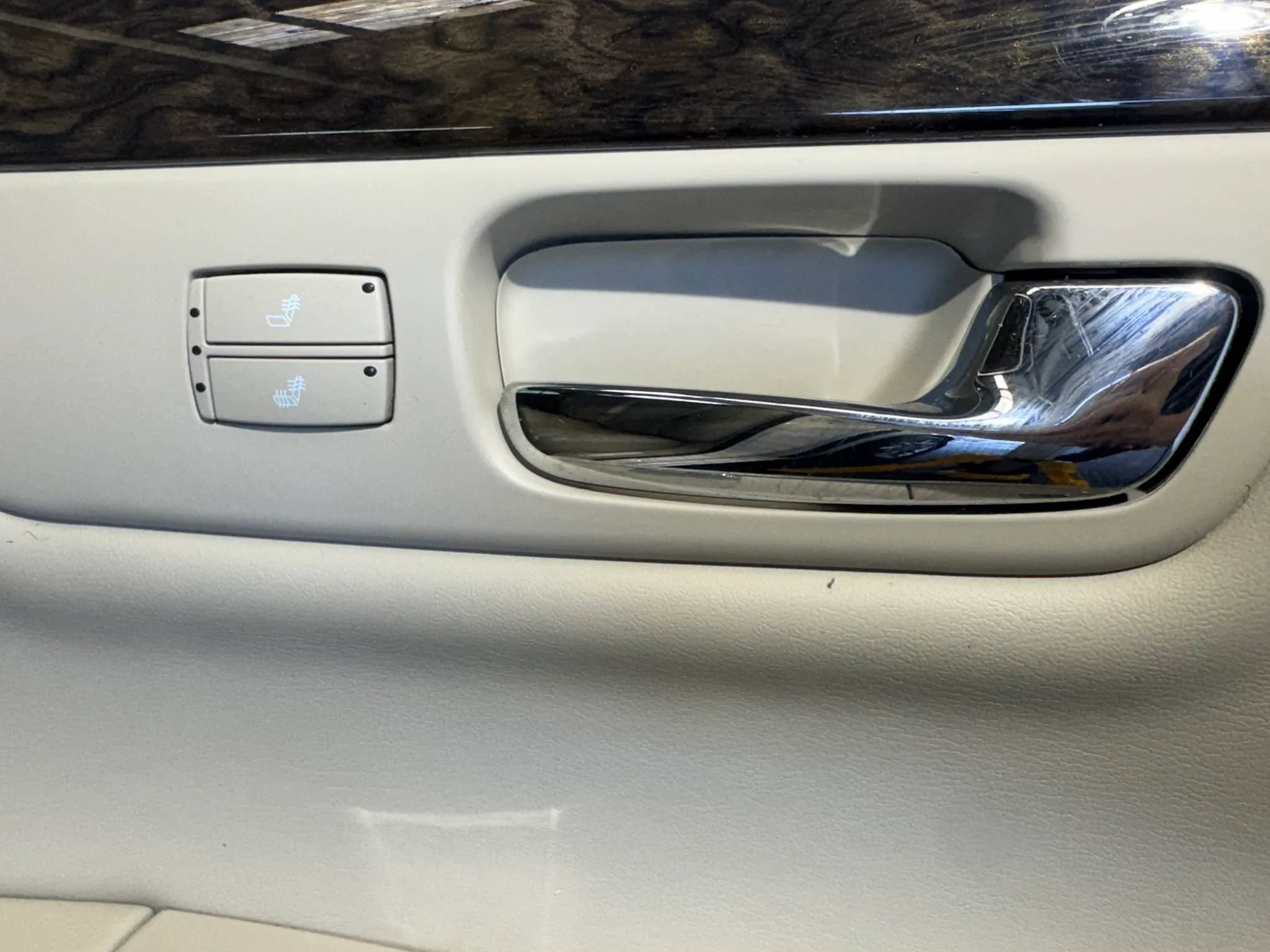 Used 2011 Cadillac DTS Luxury FWD image 29