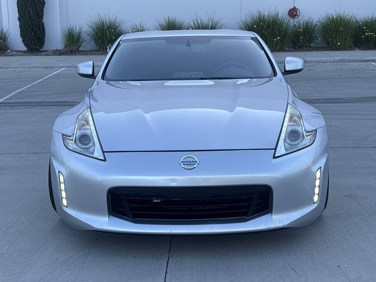 Used 2013 Nissan 370Z Coupe RWD image 8