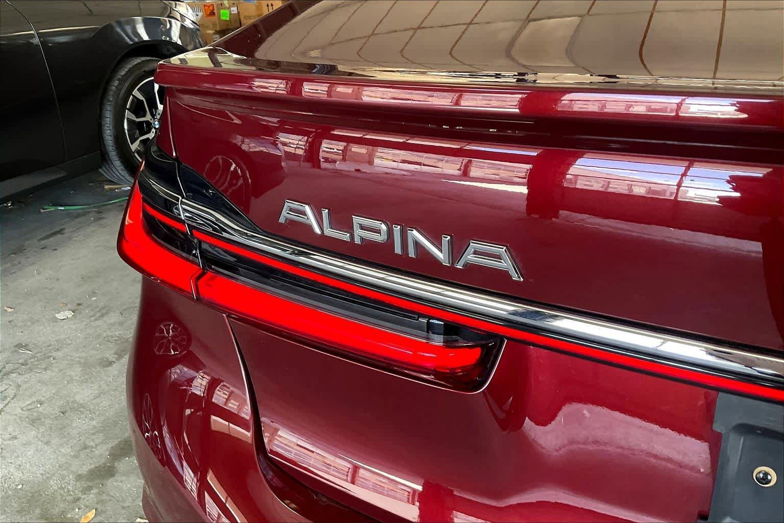 Used 2022 BMW ALPINA B7 xDrive w/ Luxury Rear Seating Package image 9