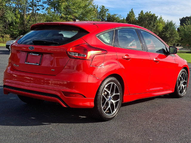 Used 2016 Ford Focus SE w/ SE Sport Package FWD image 9