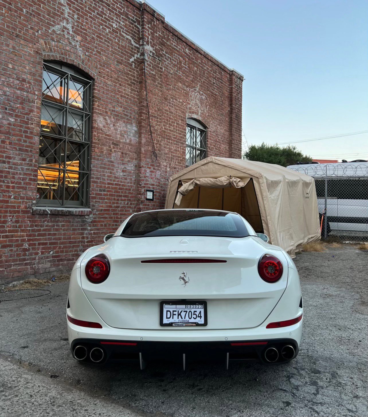 Used 2015 Ferrari California T RWD image 4