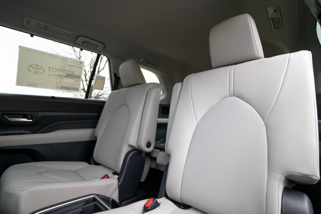 New 2026 Toyota Grand Highlander XLE image 35