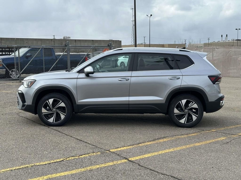 New 2026 Volkswagen Taos SE AWD/4WD image 2