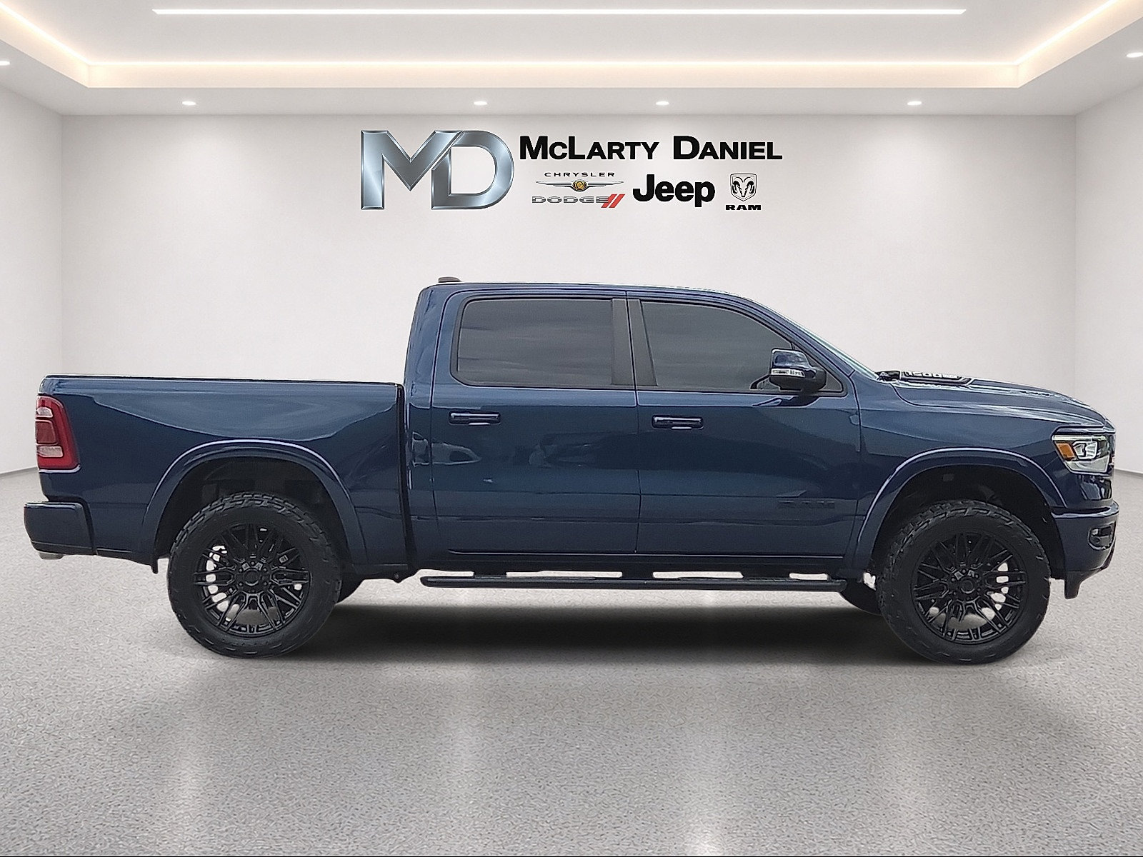 Used 2020 RAM 1500 Laramie AWD/4WD image 6