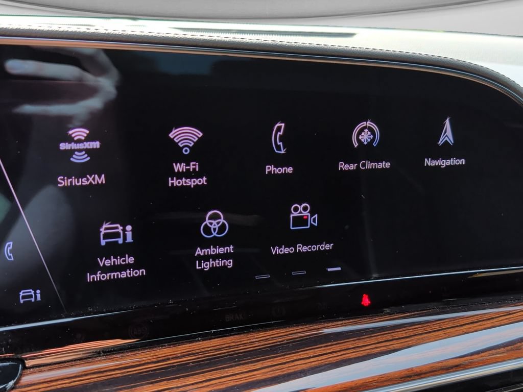 Used 2023 Cadillac Escalade Premium Luxury AWD/4WD image 21