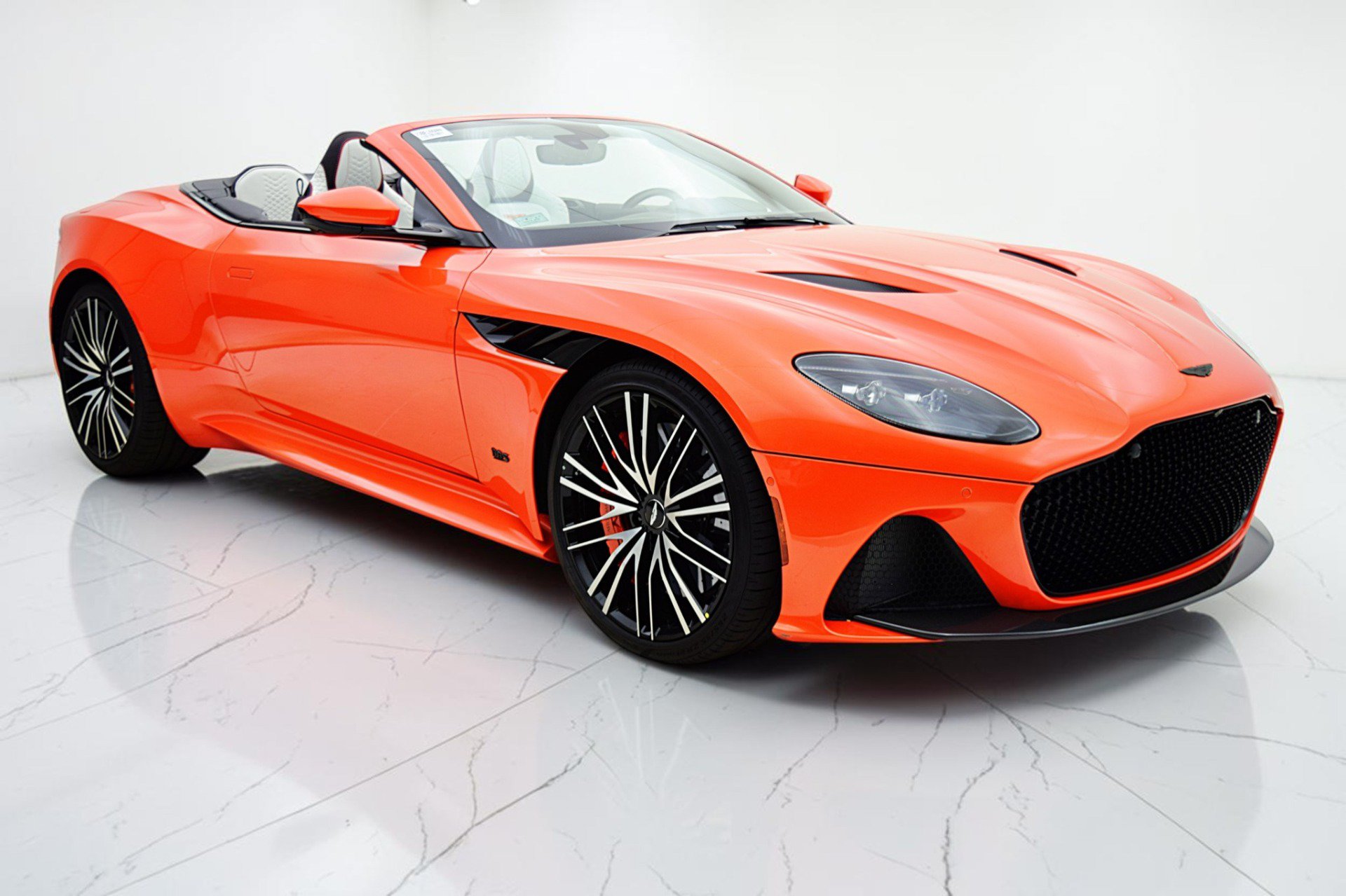 Used 2023 Aston Martin DBS Superleggera Volante RWD image 15