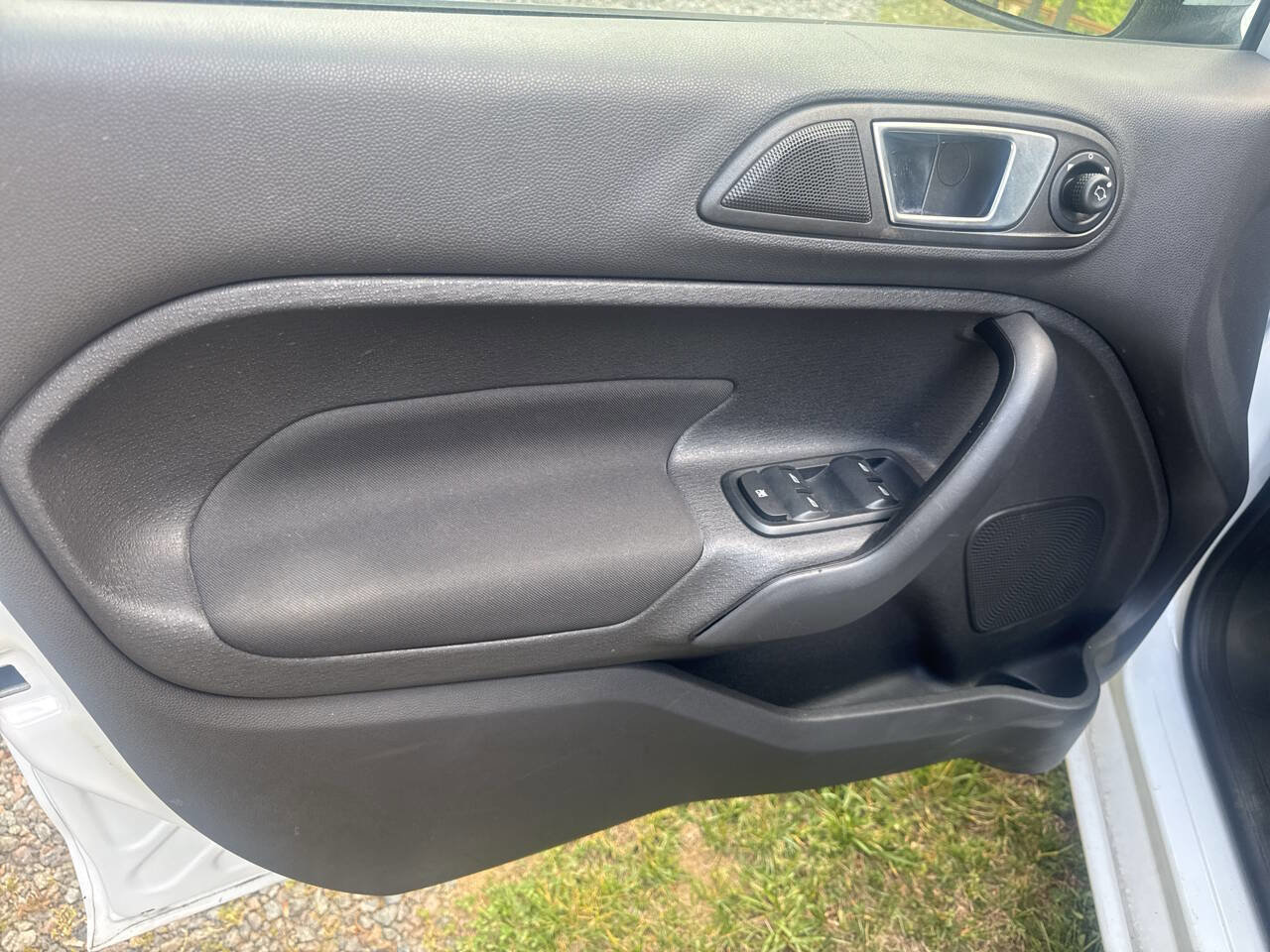 Used 2014 Ford Fiesta SE w/ Equipment Group 201A FWD image 11