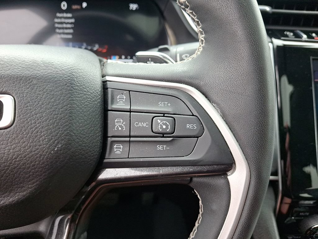 Used 2023 Jeep Grand Cherokee Laredo w/ Luxury Tech Group I AWD/4WD image 23