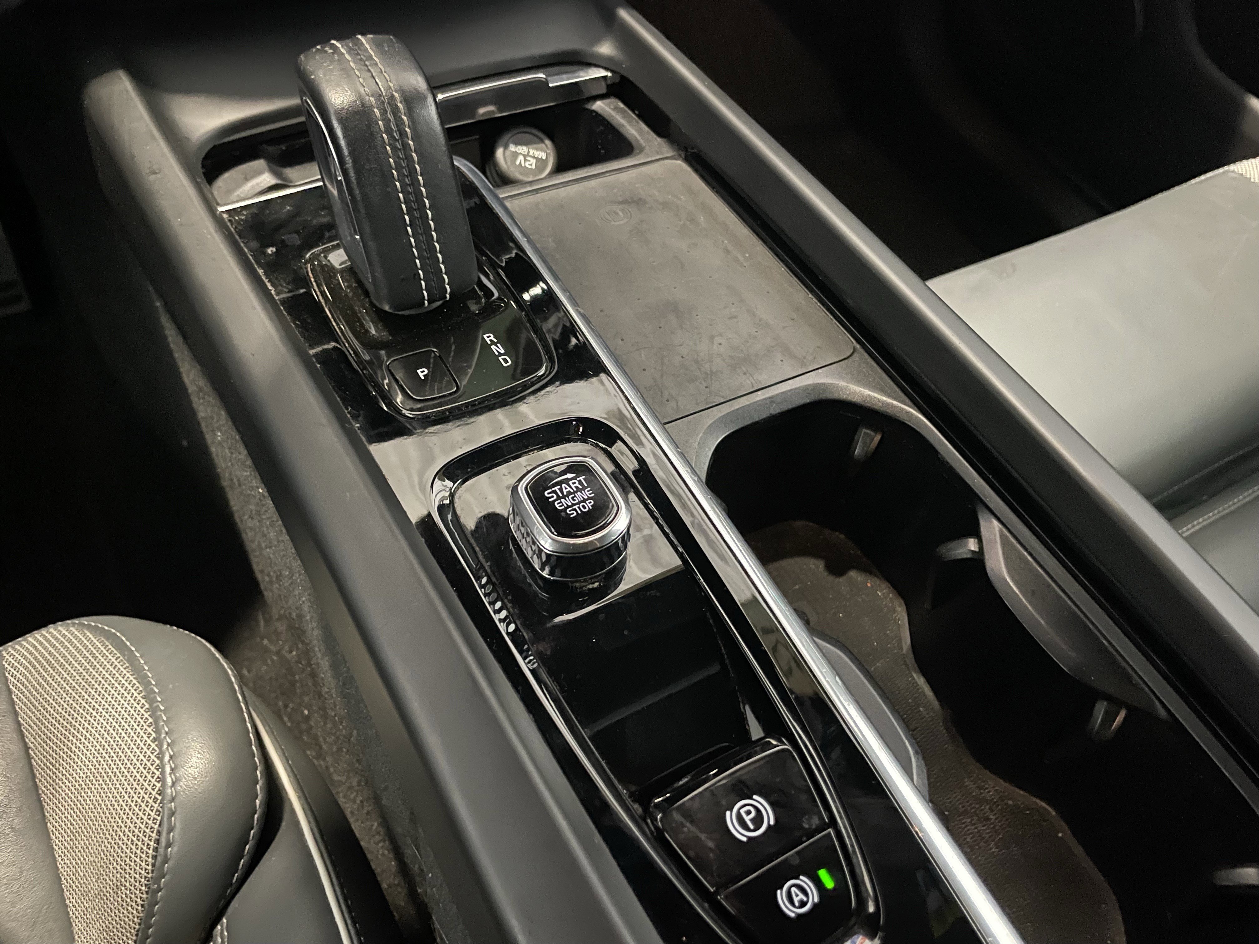 Used 2022 Volvo XC60 B6 R-Design w/ Advanced Package image 20