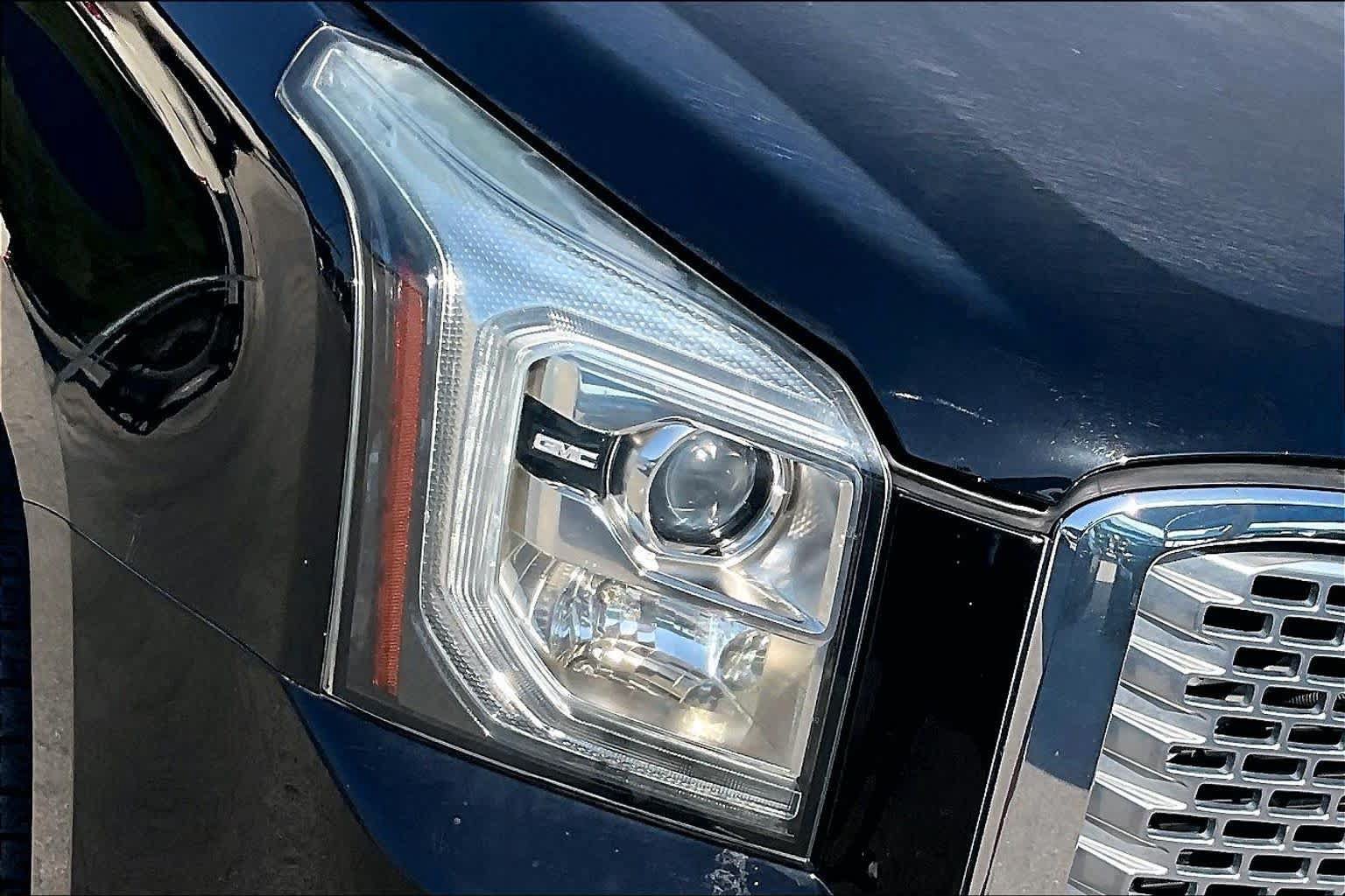 Used 2016 GMC Yukon Denali w/ Open Road Package AWD/4WD image 27