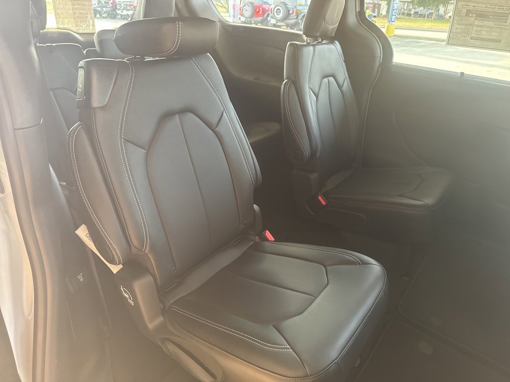 New 2026 Chrysler Pacifica Select image 22
